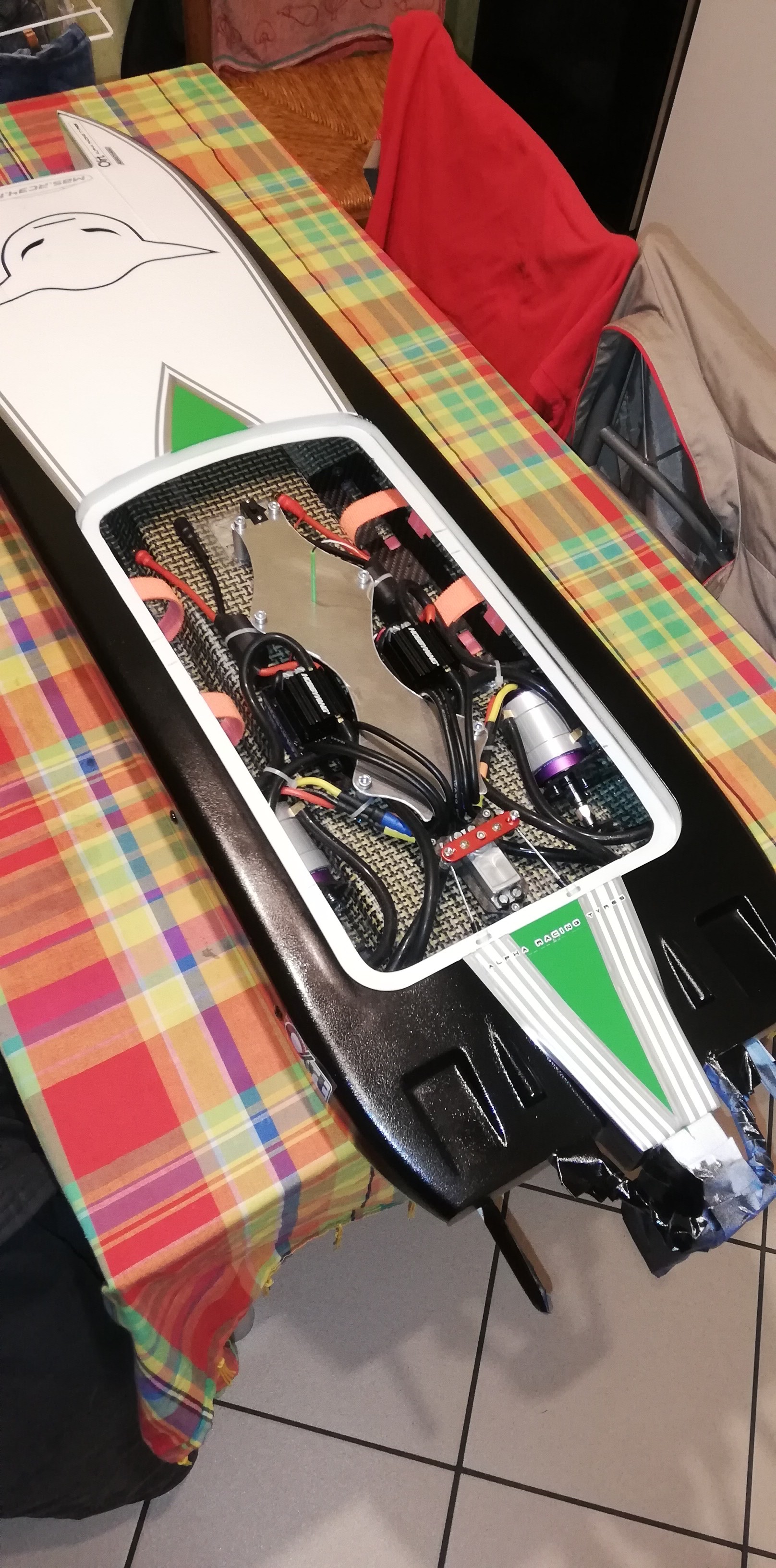 Fightercat fantasm - Tout sur l'électrique - FORUM OFFSHORE-RC.COM